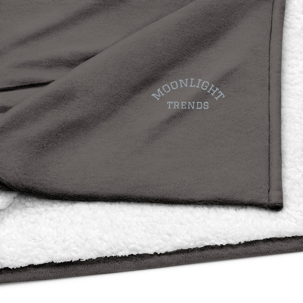 Embroidered Sherpa Blanket – Cozy 'Moonlight Trends' Plush Throw